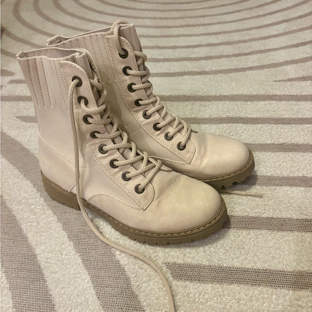 Blowfish Cream Lace-Up Women's Boots